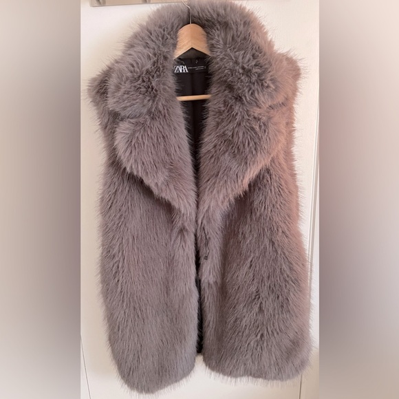 Zara Faux Fur Vest - NWOT - Picture 6 of 6